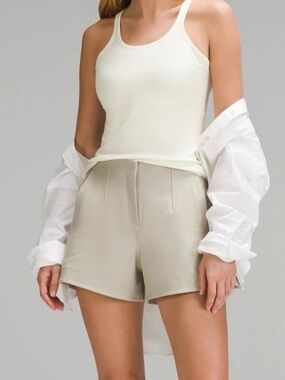Lululemon Cream Women’s Casual Shorts size 2 Utilitech Relaxed-Fit High-Rise
